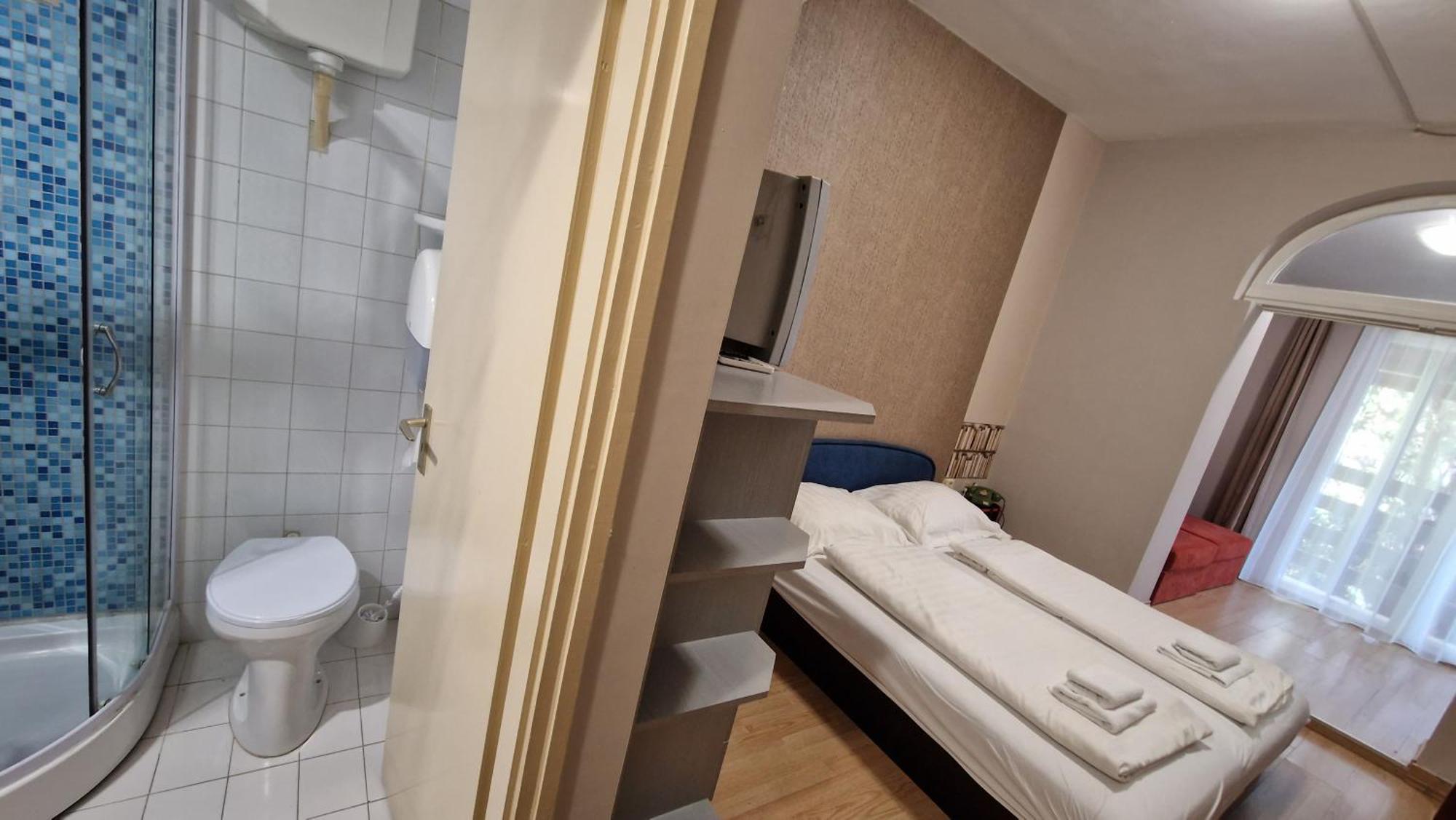 שיופוק Piknik Wellness Hotel מראה חיצוני תמונה
