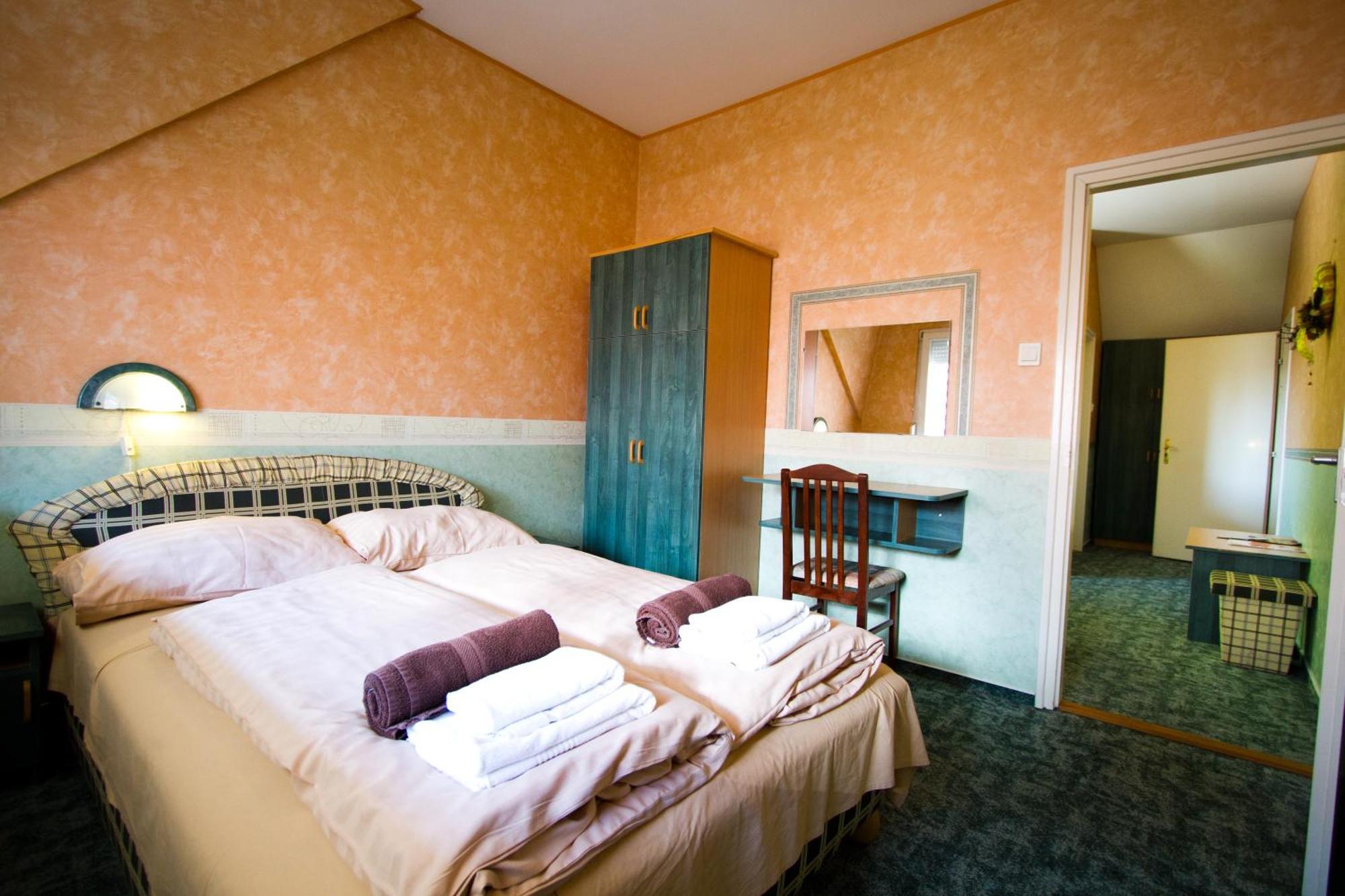שיופוק Piknik Wellness Hotel מראה חיצוני תמונה