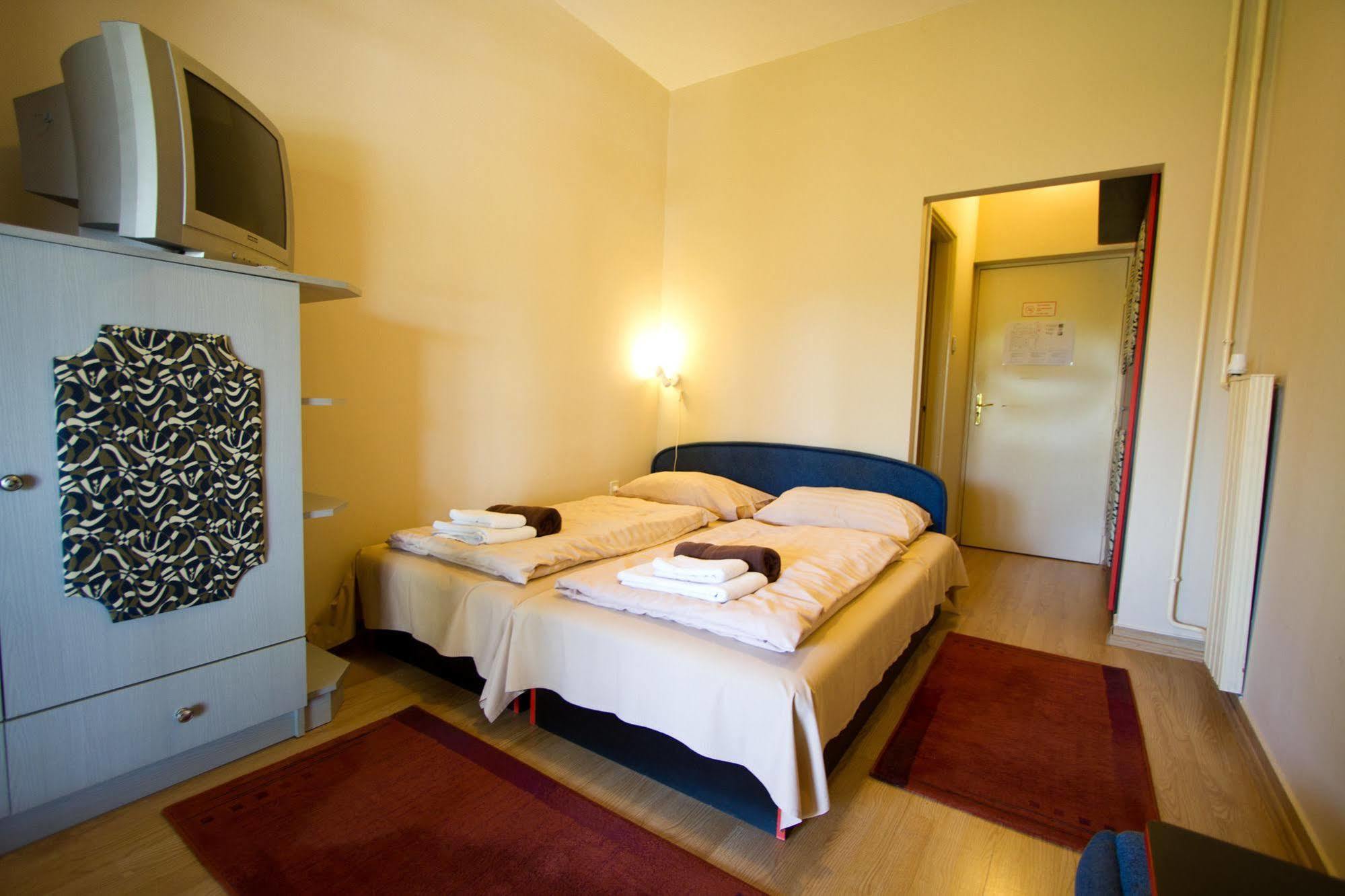 שיופוק Piknik Wellness Hotel מראה חיצוני תמונה