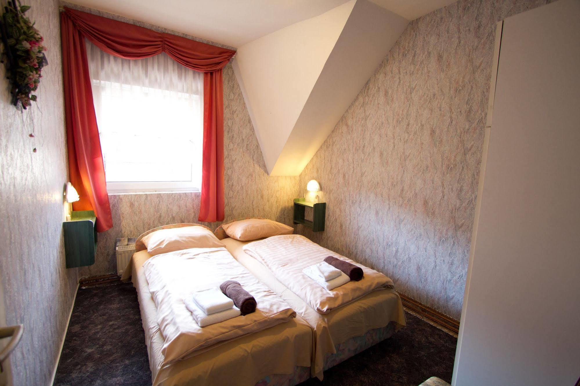 שיופוק Piknik Wellness Hotel מראה חיצוני תמונה