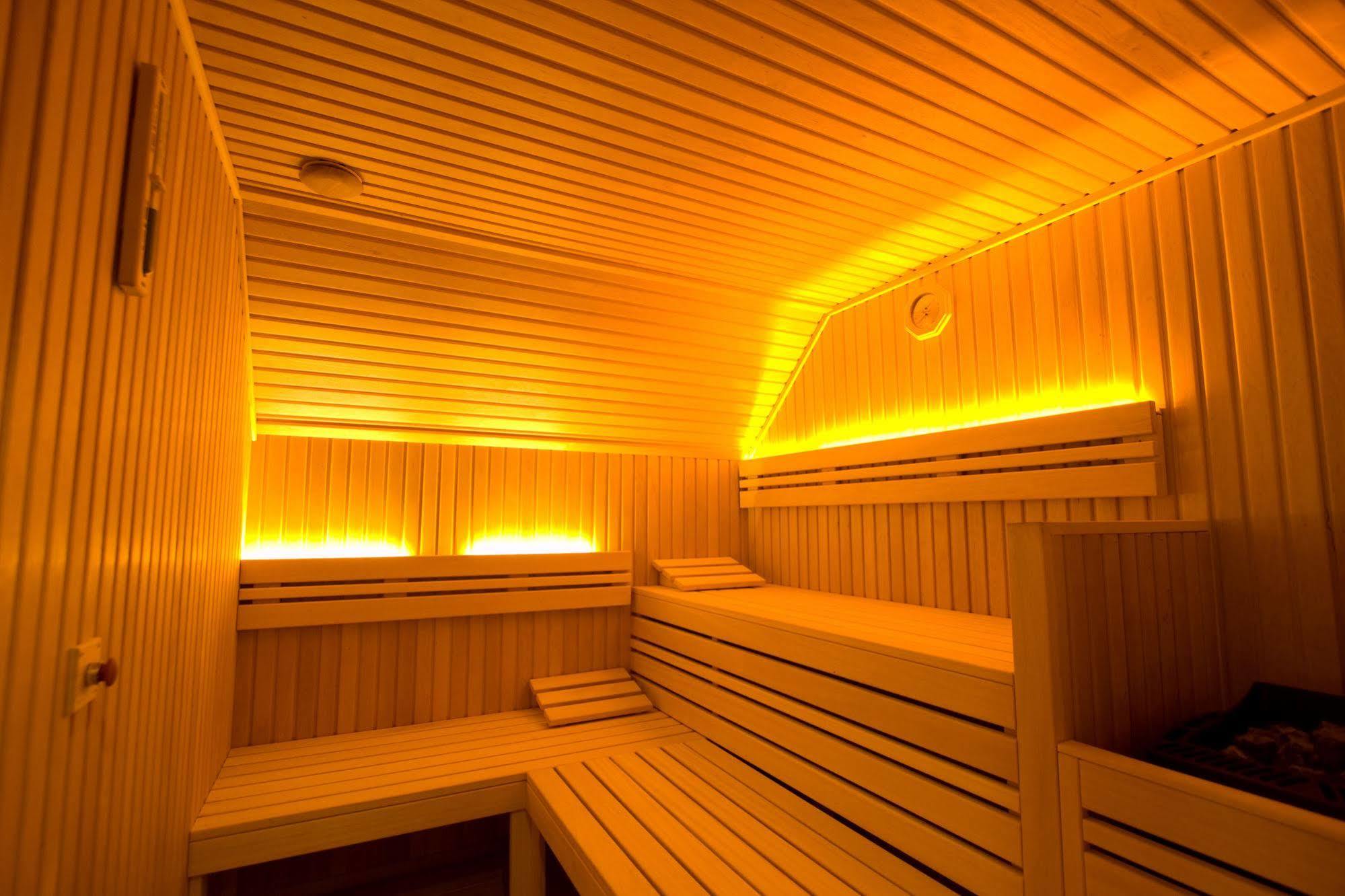שיופוק Piknik Wellness Hotel מראה חיצוני תמונה