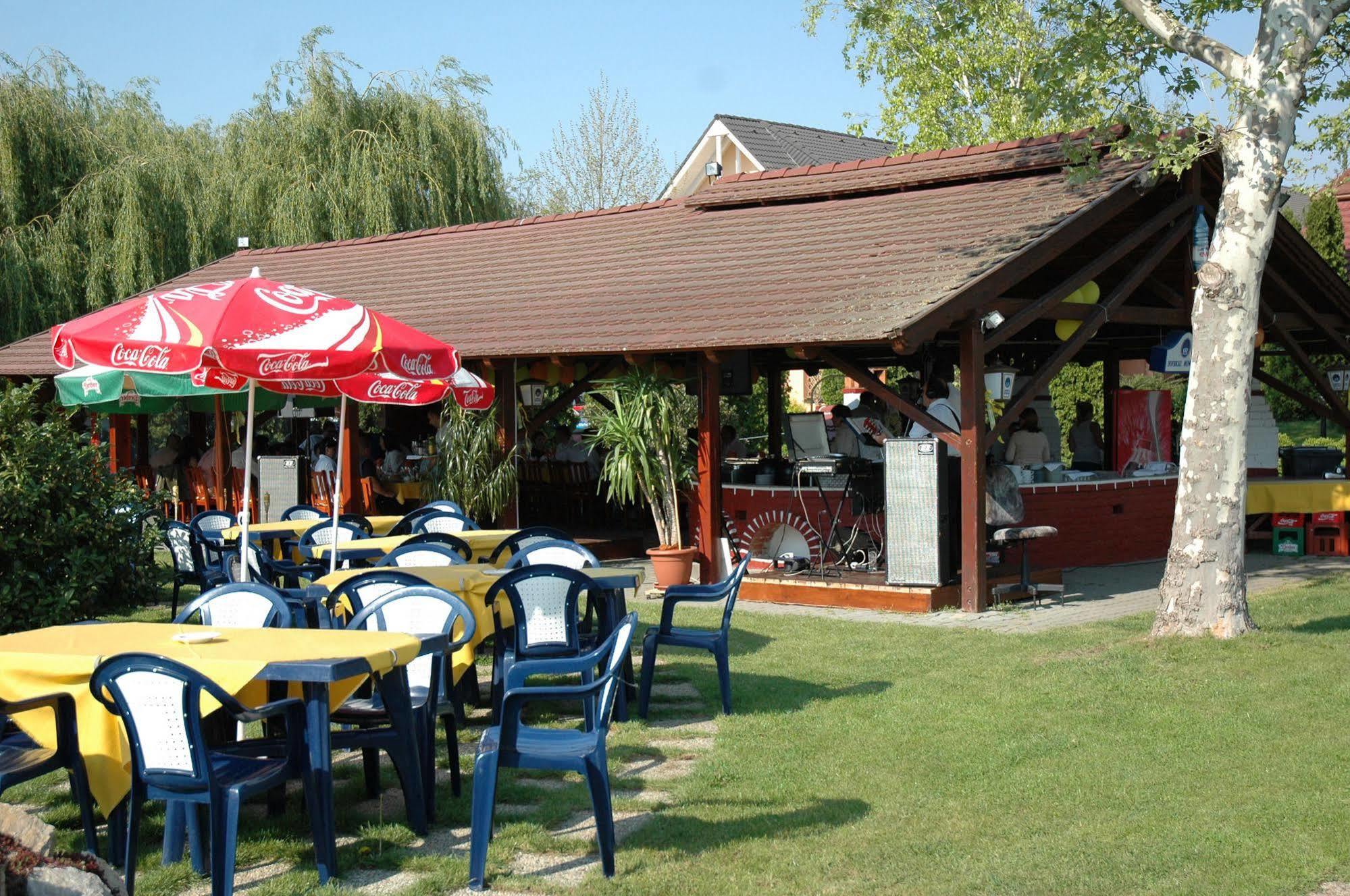 שיופוק Piknik Wellness Hotel מראה חיצוני תמונה